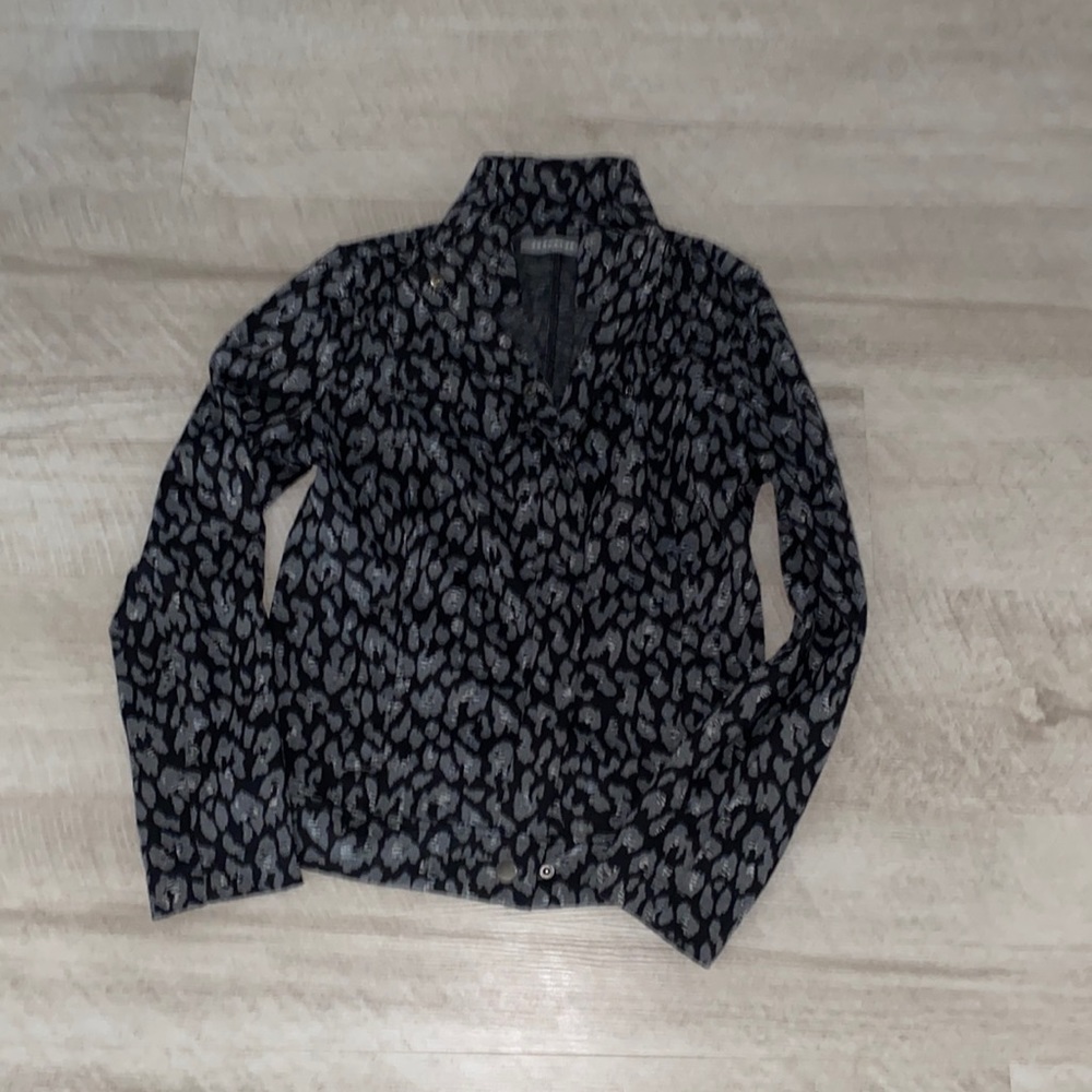 209wst38 New York black and grey cheetah jacket size small euc like new